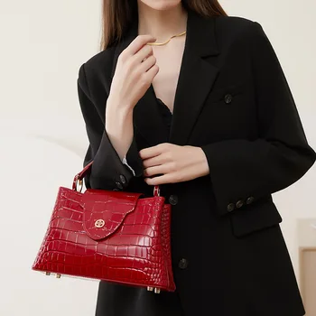 Дамски луксозна чанта през рамо от телешка кожа, естествена кожа за почивка в Европа и Америка, однотонная чанта през рамо 2023, чанта за вечеря