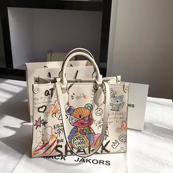 Дамски Чанти с мультяшными Графити 2023, луксозна дизайнерска чанта на известната марка, кожена чанта през рамо с принтом Мечка, пътна чанта-тоут, портфейли